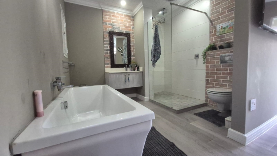 To Let 6 Bedroom Property for Rent in Num Num Cape Estate Western Cape